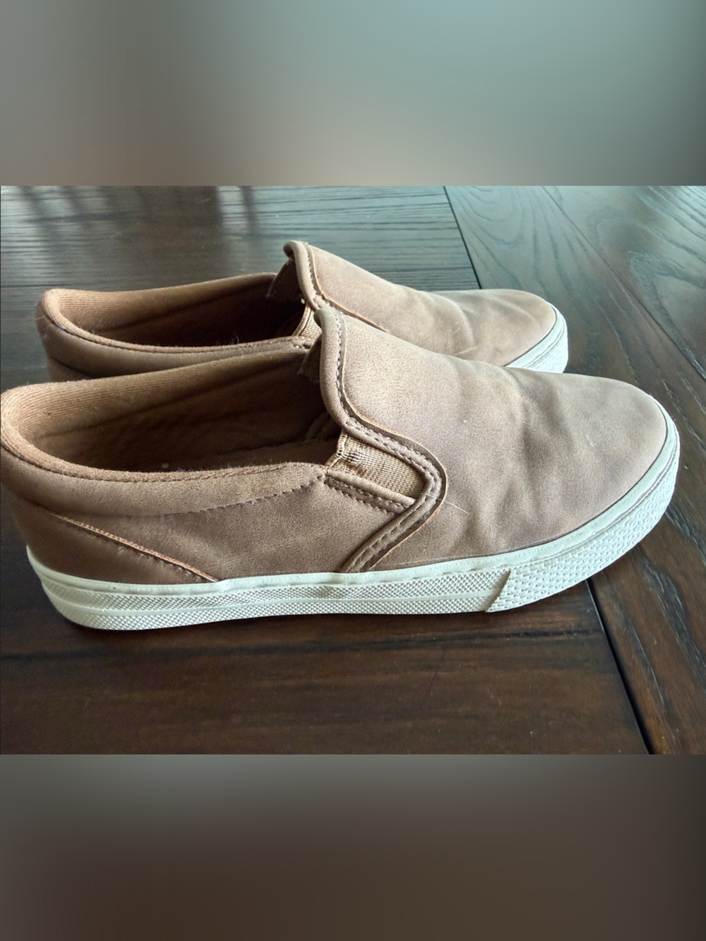 Slip-On Boy’s Casual loafer Sneakers in Light Brown, size 1